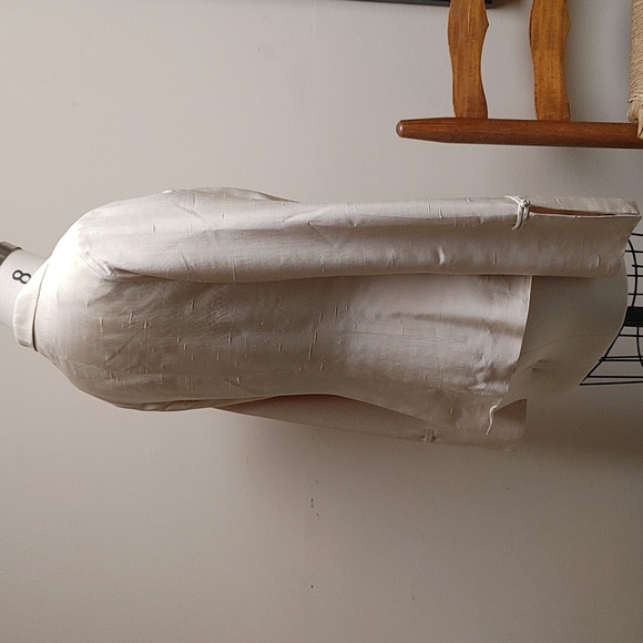 Tailored Silk Champagne Jacket Frog & Knot Closure - Picture 8 of 17